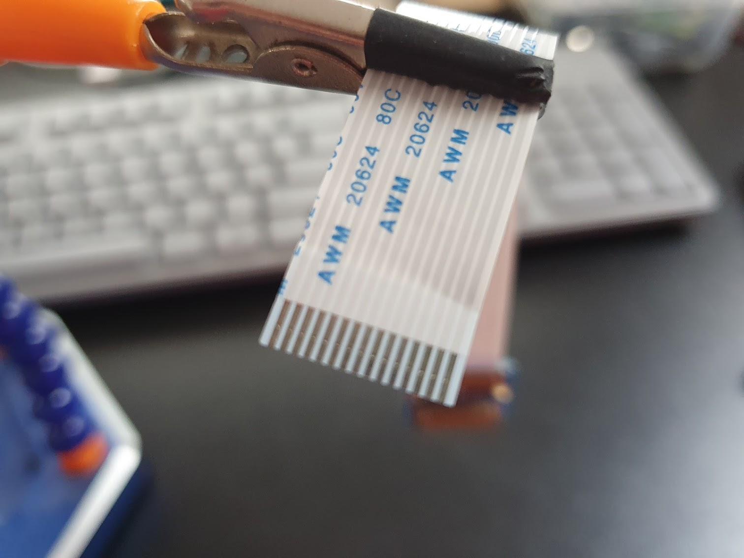 The &#39;pins&#39; are exposed on one side of the CSI cable